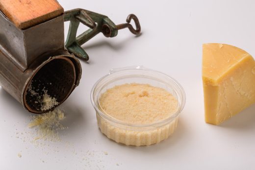 Pote de queso rallado por 100 gramos Familia del Olmo